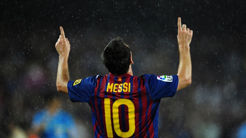 Ảnh messi 4k nâng cao chiếc cúp vô địch thế giới trong niềm hân hoan