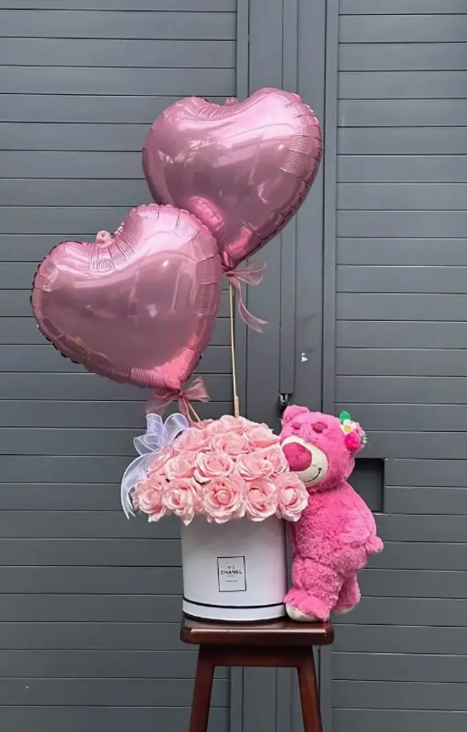 Ảnh nền điện thoại gấu dâu Lotso chân thực đáng yêu