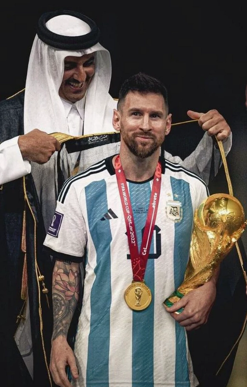 Ảnh nền điện thoại messi với nụ cười rạng rỡ chiến thắng trọn vẹn