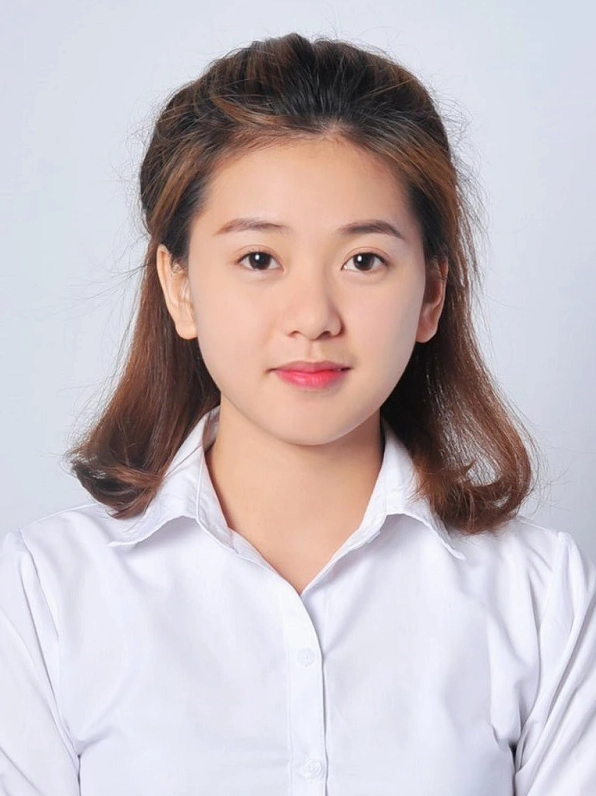 Ảnh thẻ nền màu trắng tuyệt đẹp cho cô gái với tạo hình chỉn chu trong chiếc áo sơ mi trắng