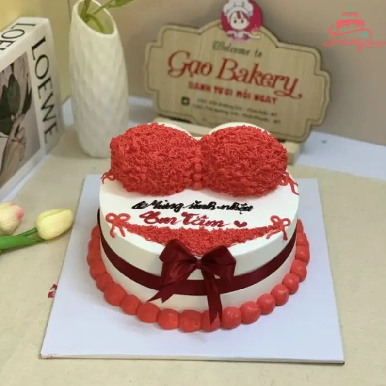 Bánh kem sinh nhật tạo hình body nữ nóng bỏng mặc bikini đỏ bựa