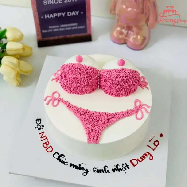 Bánh kem sinh nhật vòng 1 đồ bơi màu xanh lam có thắt nơ lầy lội