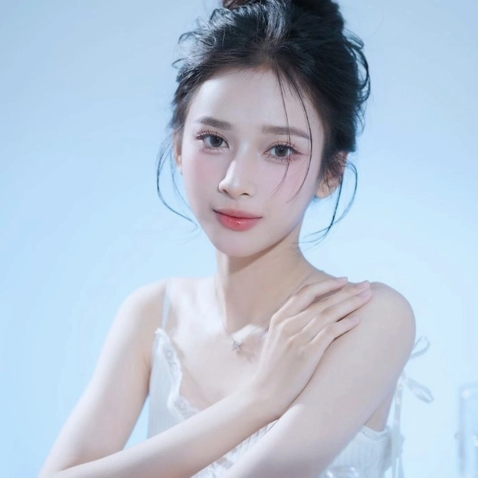 Bảo Ngọc vô cùng rạng rỡ trong trang phục hở vai tôn vinh vẻ đẹp tự tin