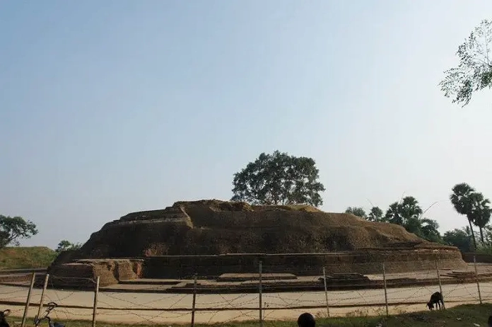 Bảo tháp Sujata cổ kính nằm trầm mặc minh chứng cho tấm lòng cúng dường thành kính của tín nữ năm xưa