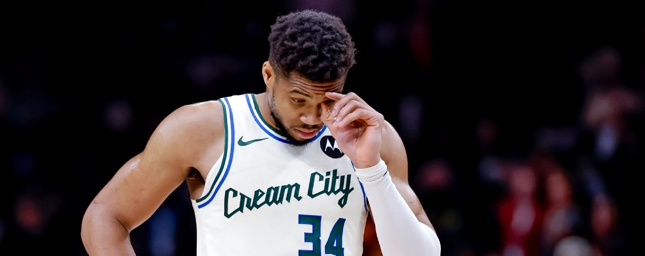 Bên trong cuộc xung đột kéo dài cả mùa giải giữa Giannis và đội bóng Bucks