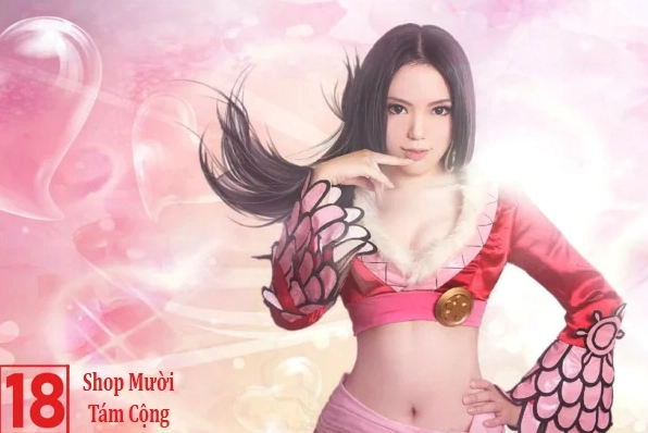 Boa Hancock cosplay sexy thiêu đốt ánh nhìn người xem