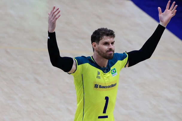 Bruno Mossa Rezende ăn mừng điểm số trong một trận đấu căng thẳng tại giải Nations League