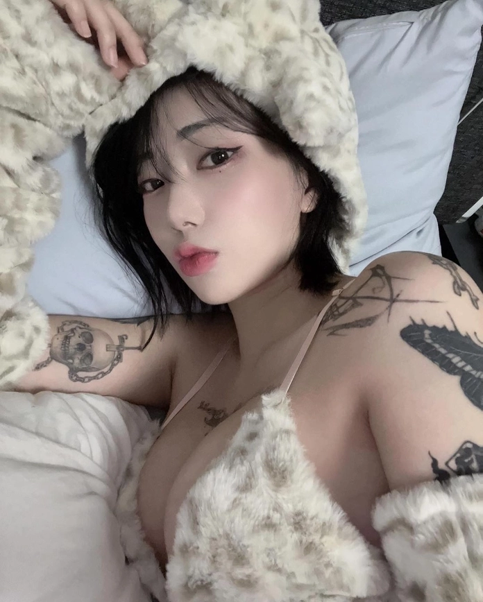 Bức ảnh chụp cô gái xăm hình mang phong cách phóng khoáng tự do