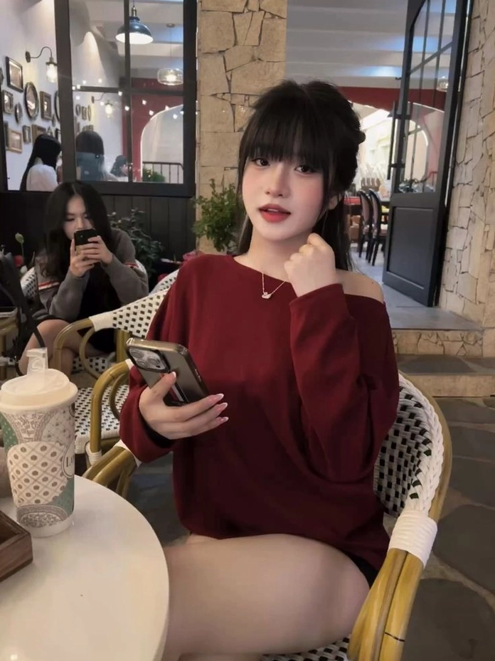 Bức ảnh lột tả trọn vẹn thần thái đỉnh cao của cô gái xinh đẹp 2005