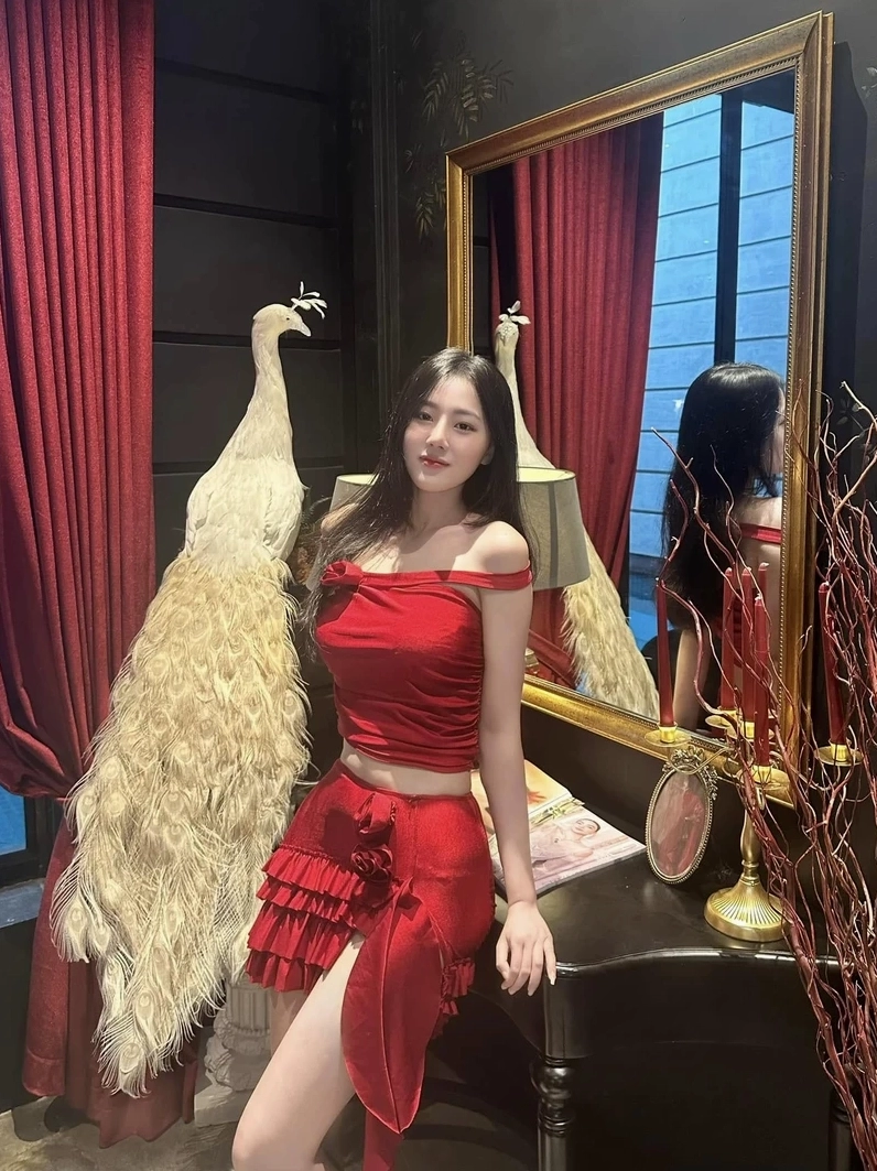 Bức ảnh thiếu nữ 2003 toát lên vẻ đẹp thanh thoát nhẹ nhàng và rất đỗi dễ mến
