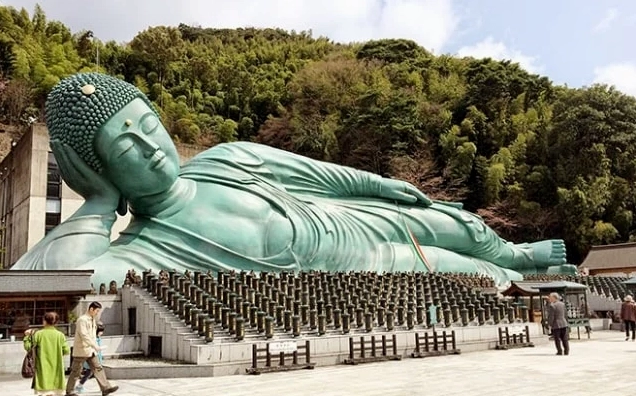 Bức tượng Phật nằm bằng đồng khổng lồ uy nghi tại chùa Nanzoin