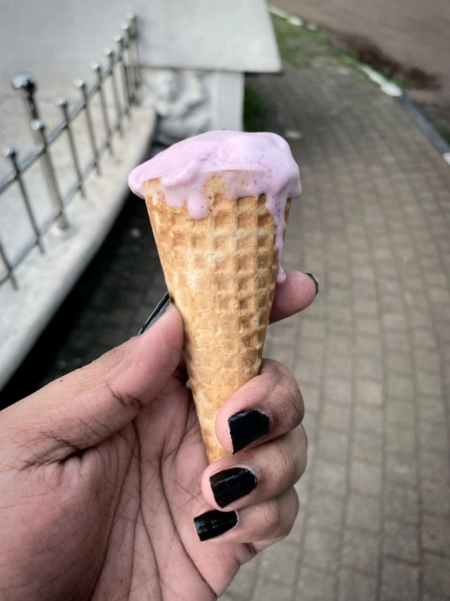 Bức tượng Phật tại khuôn viên Chùa Kelaniya Raja uy nghi tĩnh lặng