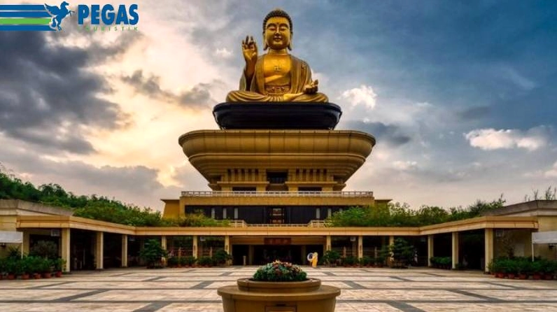 Bức tượng Phật vĩ đại tại hệ thống Phật Quang Sơn thể hiện sự uy nghi tôn kính