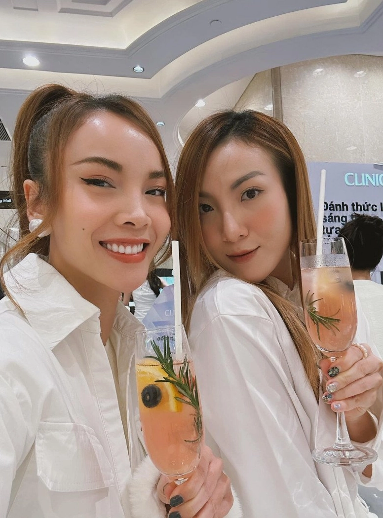 Ca sĩ tuổi teen ngày nào nay khoe sắc vóc mặn mà với thiết kế áo tắm kute