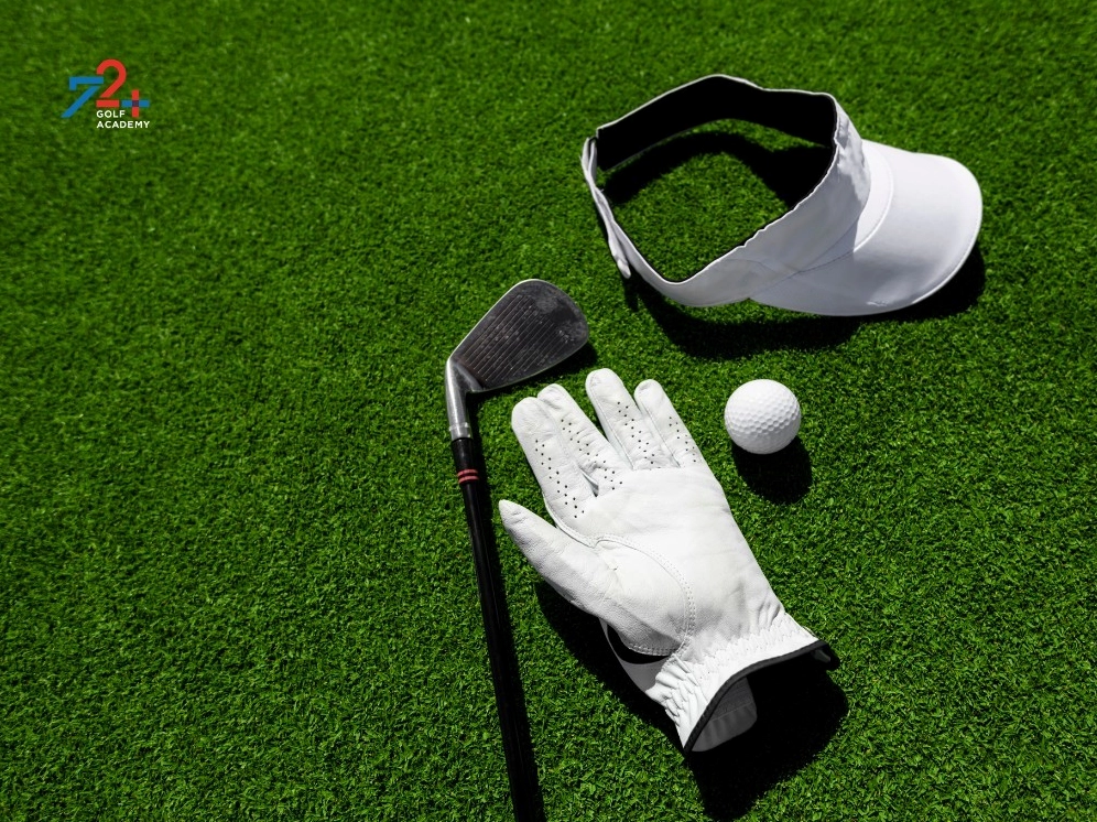 Các trang thiết bị và gậy golf cần thiết khi ra sân