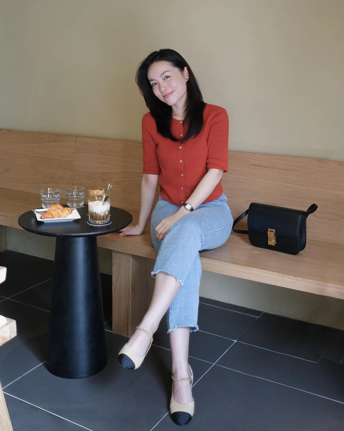 Cách mặc quần jeans đẹp như mỹ nhân Việt trong những ngày mùa thu se lạnh