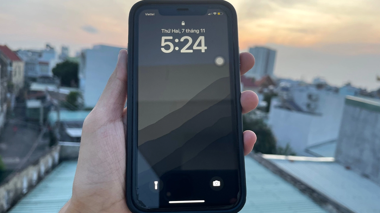 Cách tải hình nền đen cho iPhone phong cách tối giản tuyệt đẹp