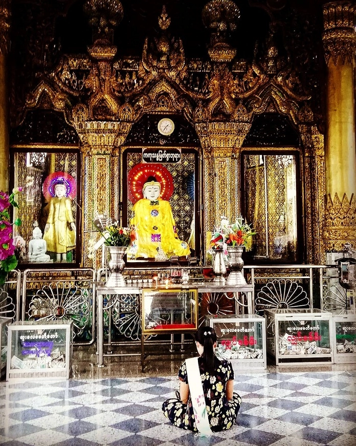 Cận cảnh đỉnh tháp vàng lấp lánh của công trình tâm linh cổ kính