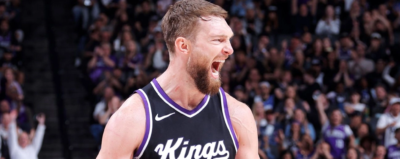 Cận cảnh Domantas Sabonis thi đấu nhiệt huyết trên sân gỗ