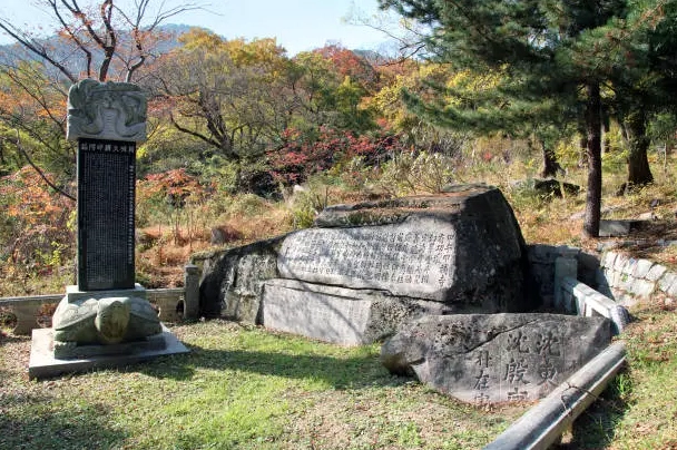 Cận cảnh nét kiến trúc chạm trổ tinh xảo tại các gian điện thờ đền Beomeosa