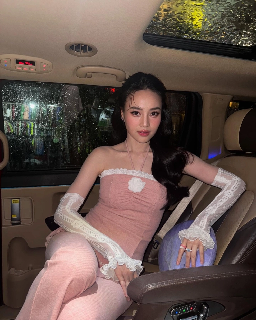 Cận cảnh vẻ đẹp không góc chết của hot girl facebook chất lượng cao