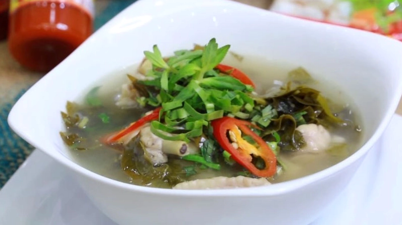 Canh gà lá giang