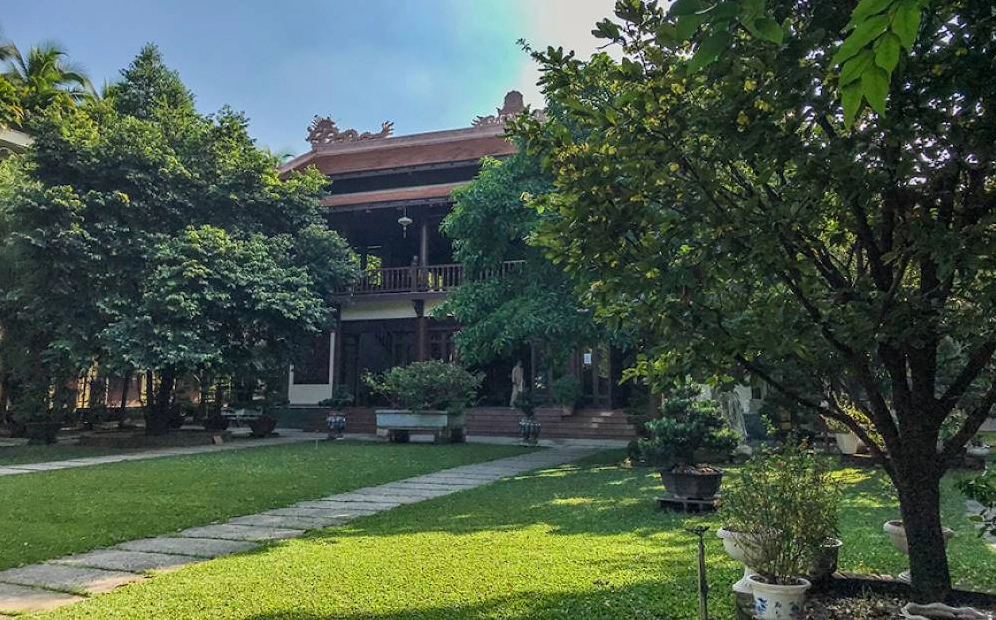 Cảnh quan khuôn viên yên tĩnh mang đến cho quý phật tử và du khách cảm giác an yên và thư thái