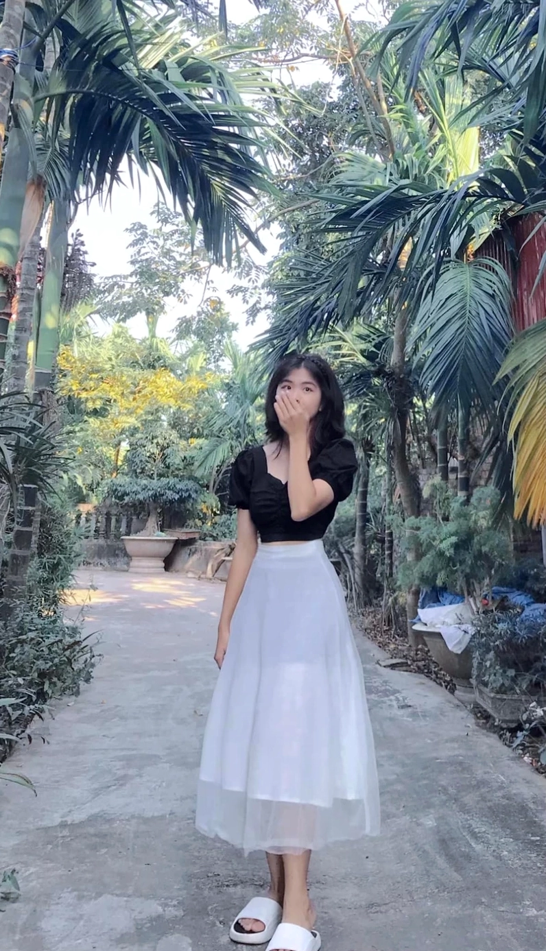 Cặp đôi trêu đùa nhau lãng mạn với những khoảnh khắc ngọt ngào bên nhau