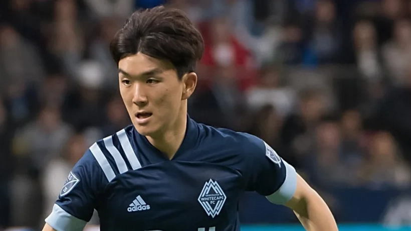 Câu lạc bộ Vancouver Whitecaps thực hiện thương vụ chuyển nhượng cầu thủ Hwang In - beom sang đội bóng Rubin Kazan tại Nga