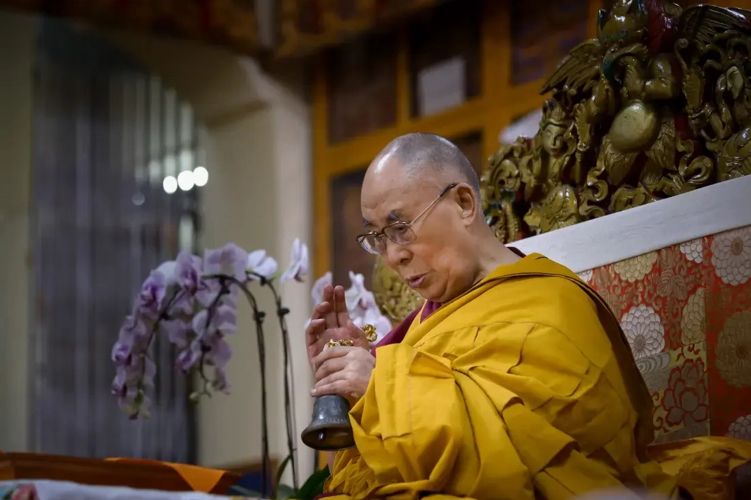 Chân dung ngài Đại Lai Lạt Ma thứ 14 mang nụ cười từ bi