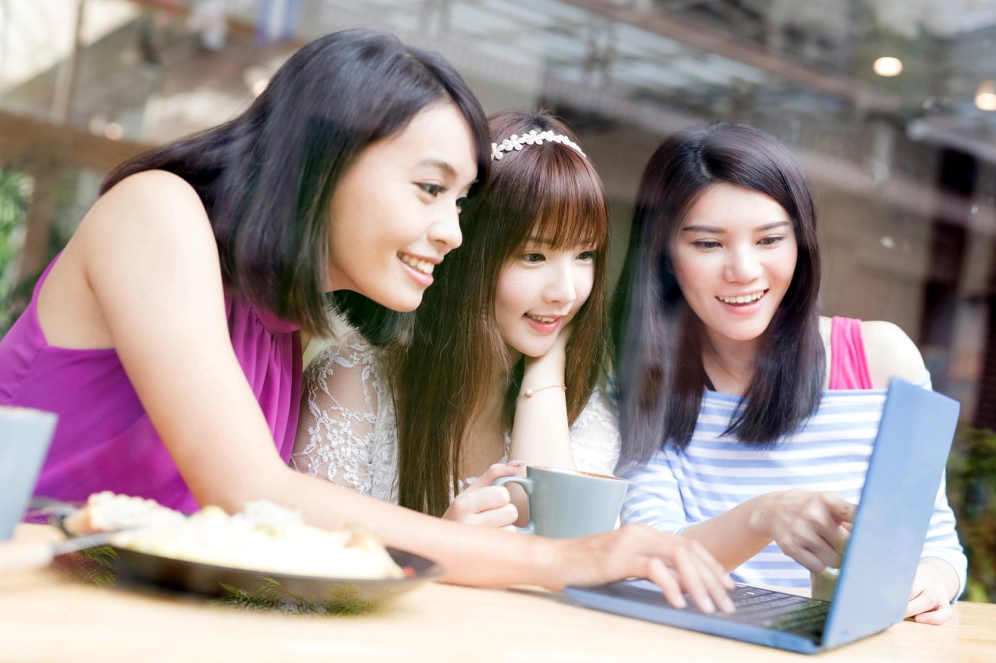 Chị em hả hê khi thấy có người dám ra tay xử anh chồng hư - Ảnh minh họa