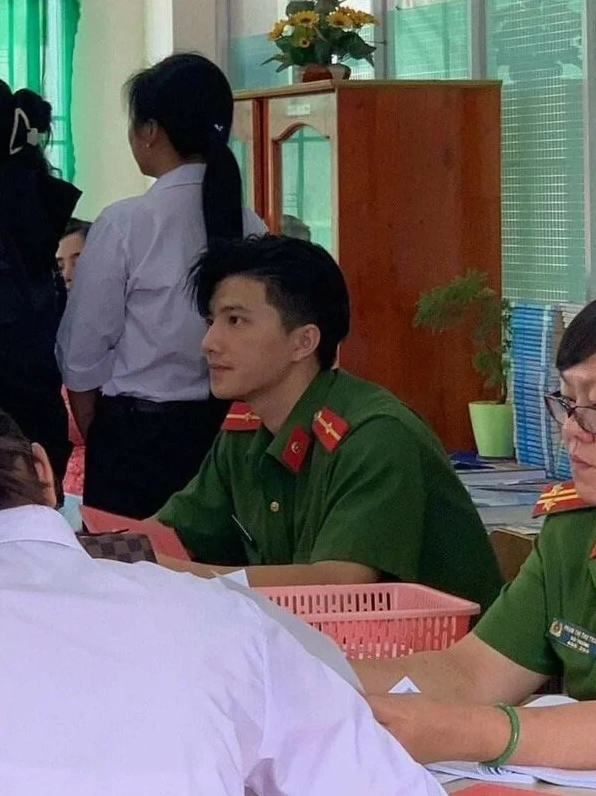 chú công an ơi meme kêu cứu thảm thiết