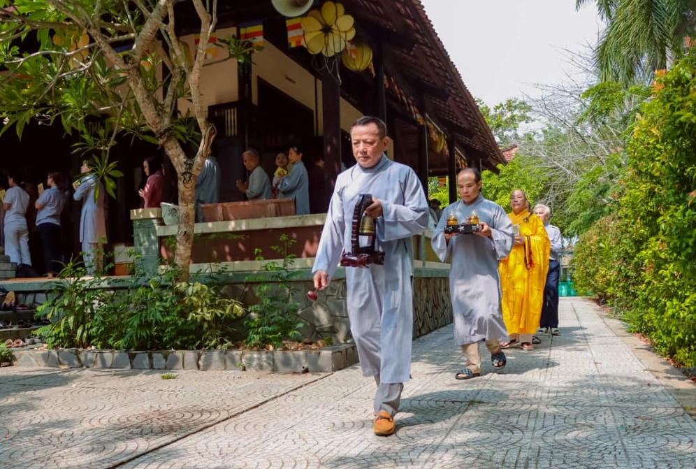 Chùa Từ Tân được xây dựng từ năm 1968 đơn sơ bằng gỗ và tôn