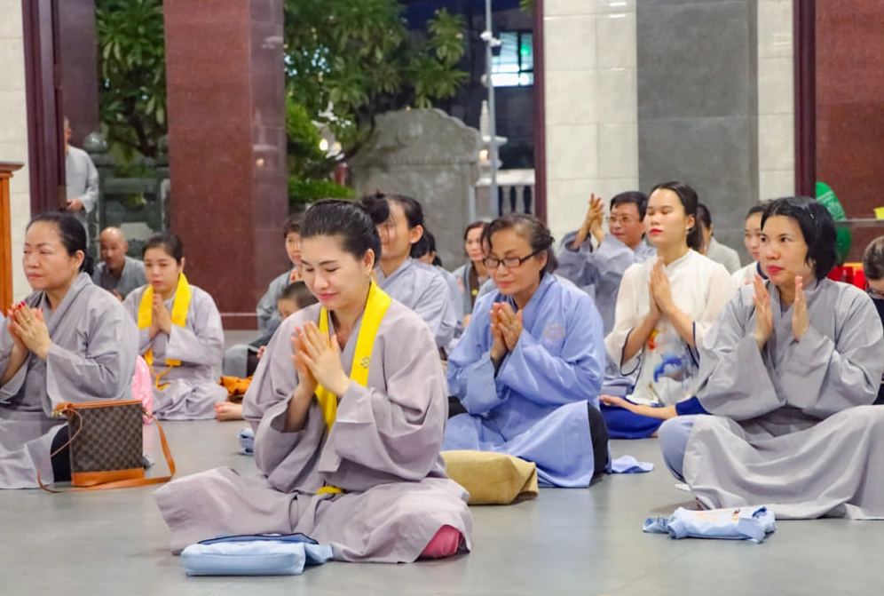 Chùa Từ Tân tổ chức đọc kinh trang nghiêm vào 7 giờ mỗi tối