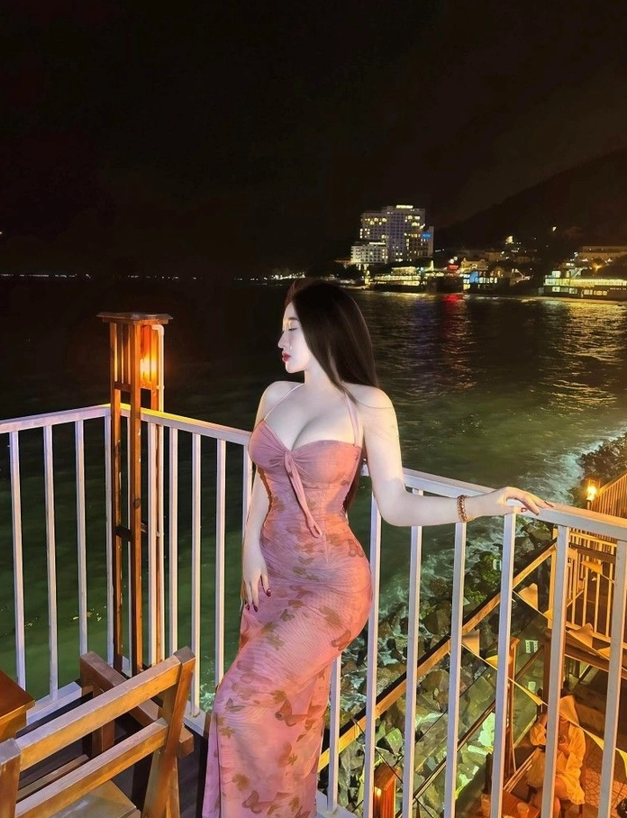 Cô gái mang phong cách hiện đại thành thị toát lên vẻ quyến rũ khó cưỡng