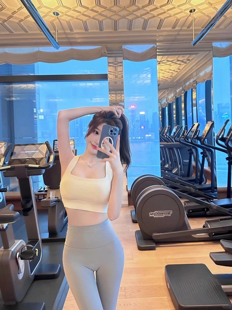 Cô gái tập gym sở hữu body cân đối và quyến rũ thu hút mọi ánh nhìn