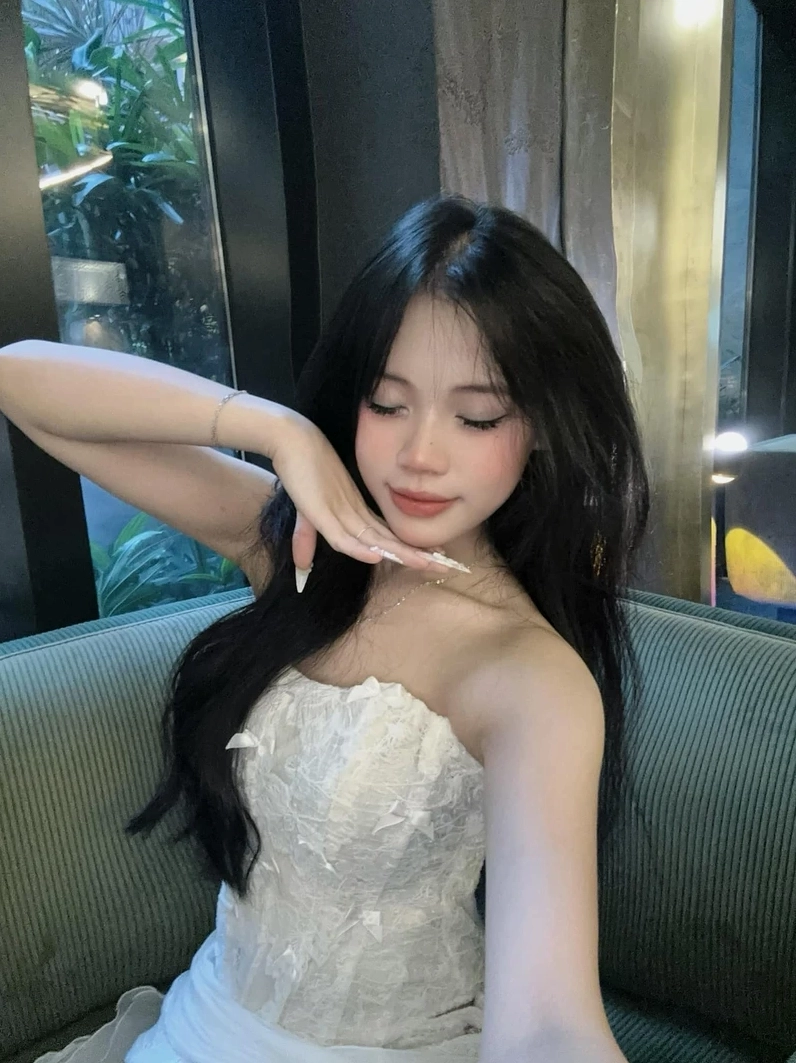 Cô nàng gái xinh 2k3 gây ấn tượng với vẻ ngoài dễ thương và phong cách tươi mới