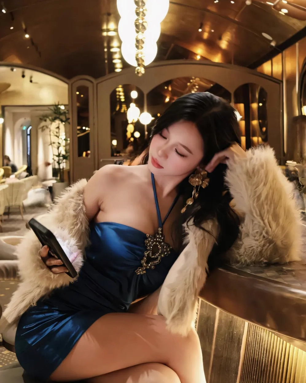 Cô nàng quyến rũ khoe khéo đường cong khỏe khoắn tràn đầy năng lượng