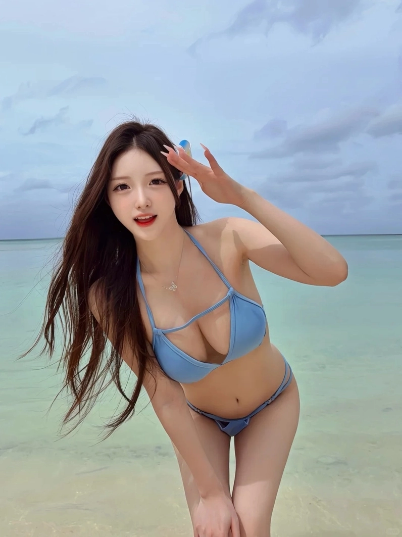 Cô nàng xinh đẹp khoe dáng ngọc ngà trong bộ bikini đầy quyến rũ dưới nắng hè