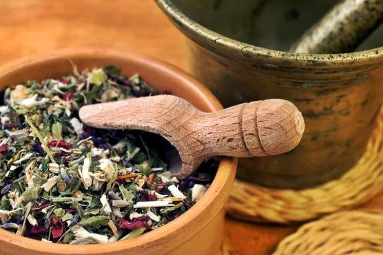 Công dụng của cây nhàu được ứng dụng trong một số bài thuốc Y Học Cổ Truyền