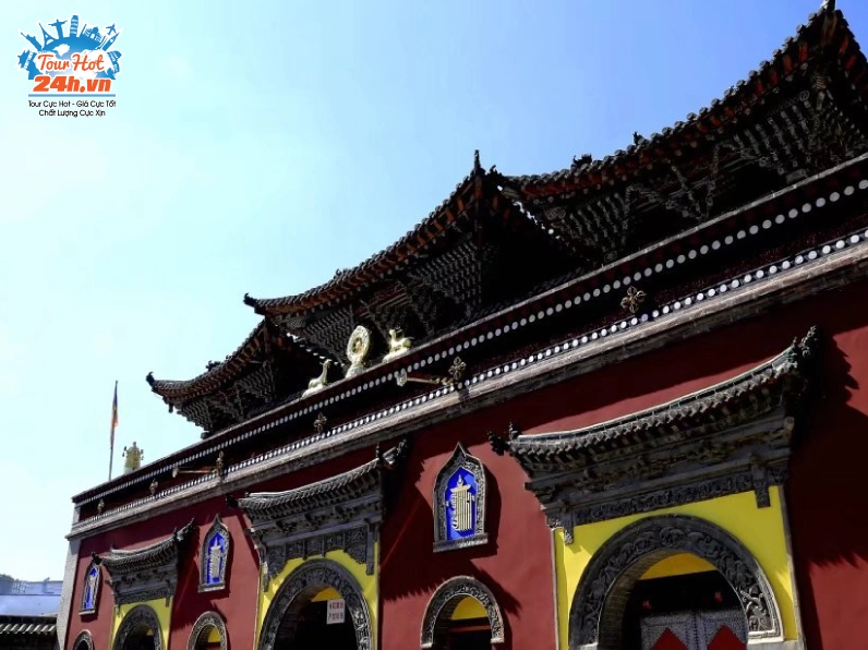 Cổng trước uy nghi của Tu viện Kumbum Tây Tạng