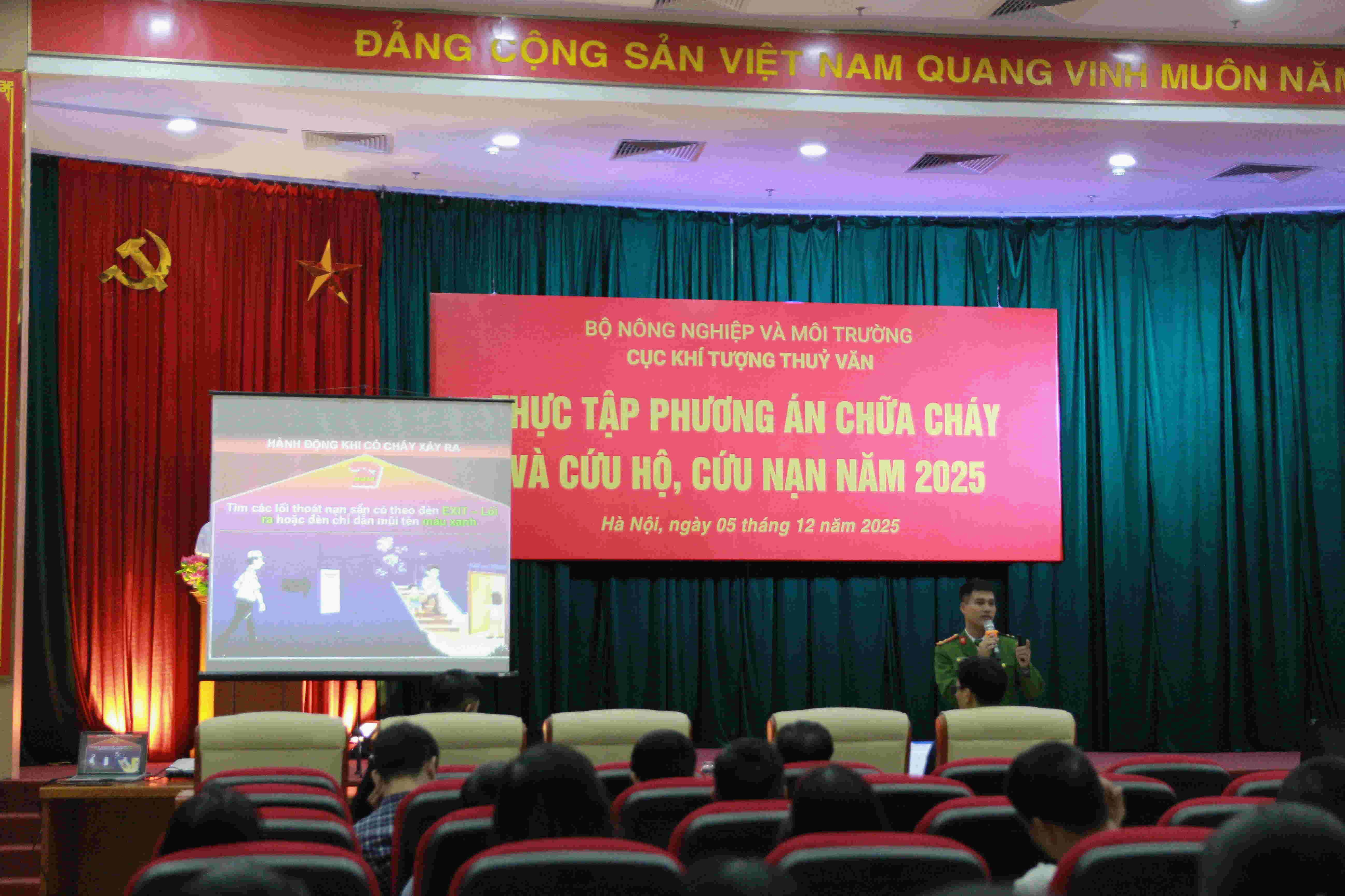Cục Khí tượng Thủy văn tổ chức thực tập phương án chữa cháy