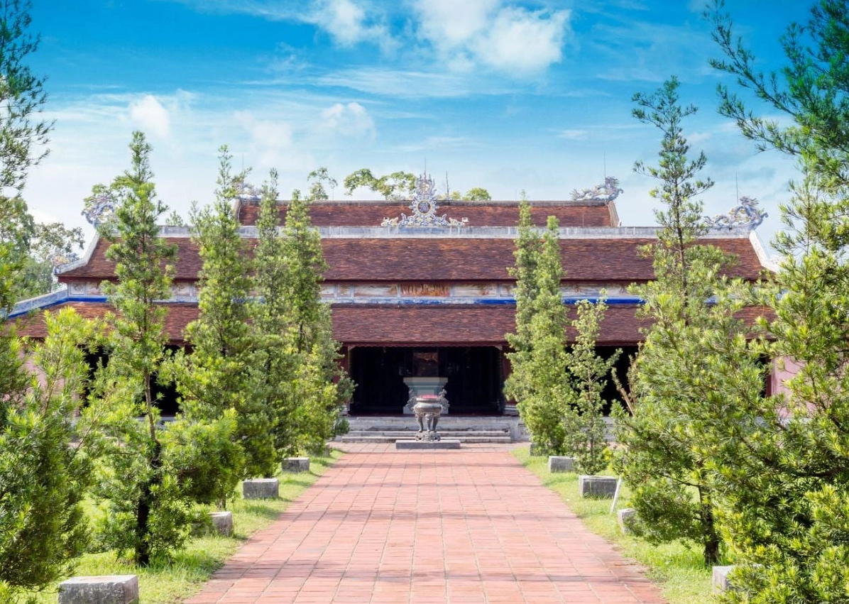 Điện Đại Hùng nguy nga trang nghiêm nơi thờ tự chư Phật