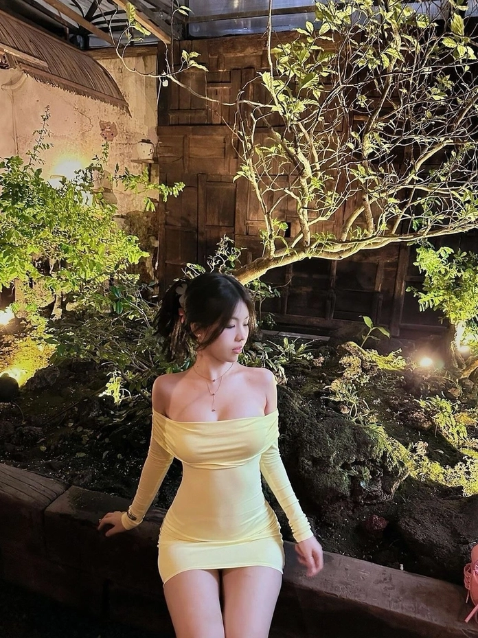 Fashionista thực thụ trên Tiktok khoe trọn gu thời trang váy ngắn cá tính