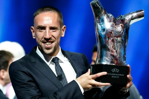 Franck Ribery nhận giải cầu thủ xuất sắc nhất châu Âu