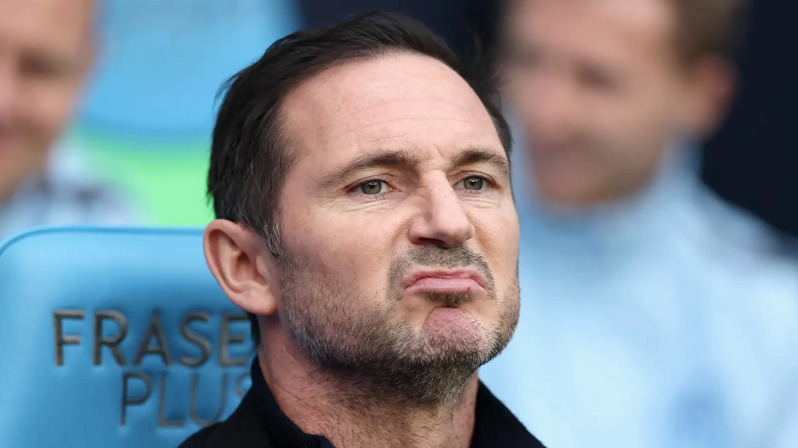 Frank Lampard trong buổi họp báo với tư cách huấn luyện viên trưởng Coventry