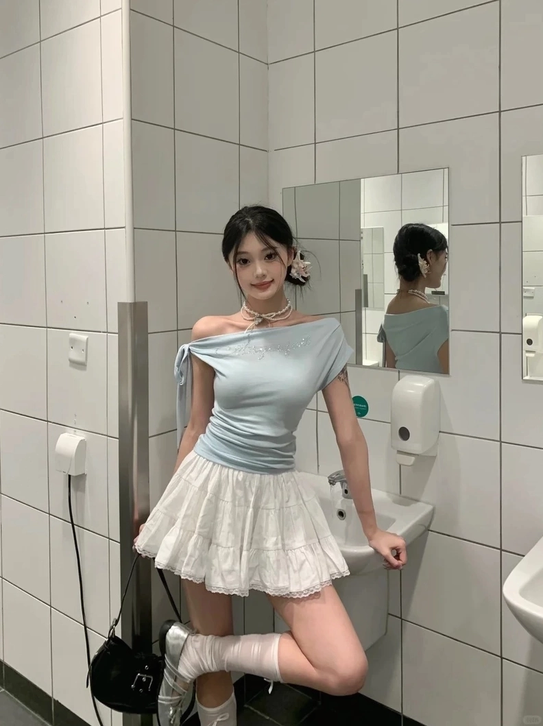 Gái mặc áo trễ vai khoe vẻ đẹp nổi bật với phong cách vô cùng thanh lịch