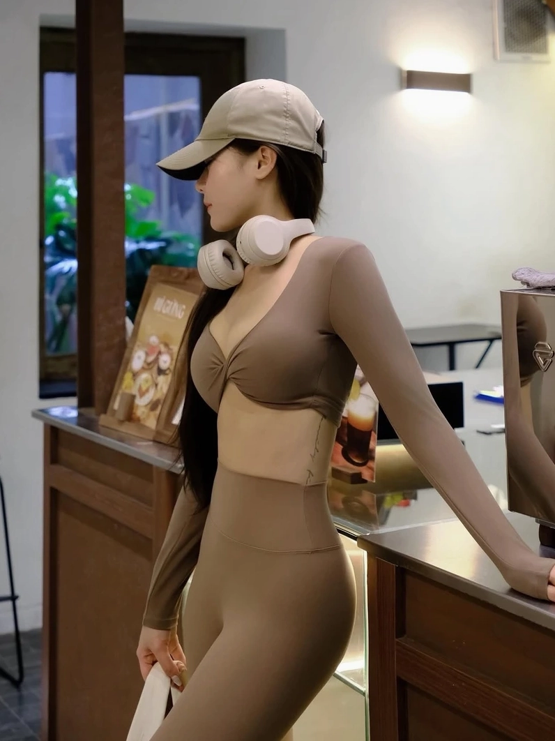 Gái xinh diện đồ tập gym khoe vóc dáng nóng bỏng đang gây bão mạng xã hội