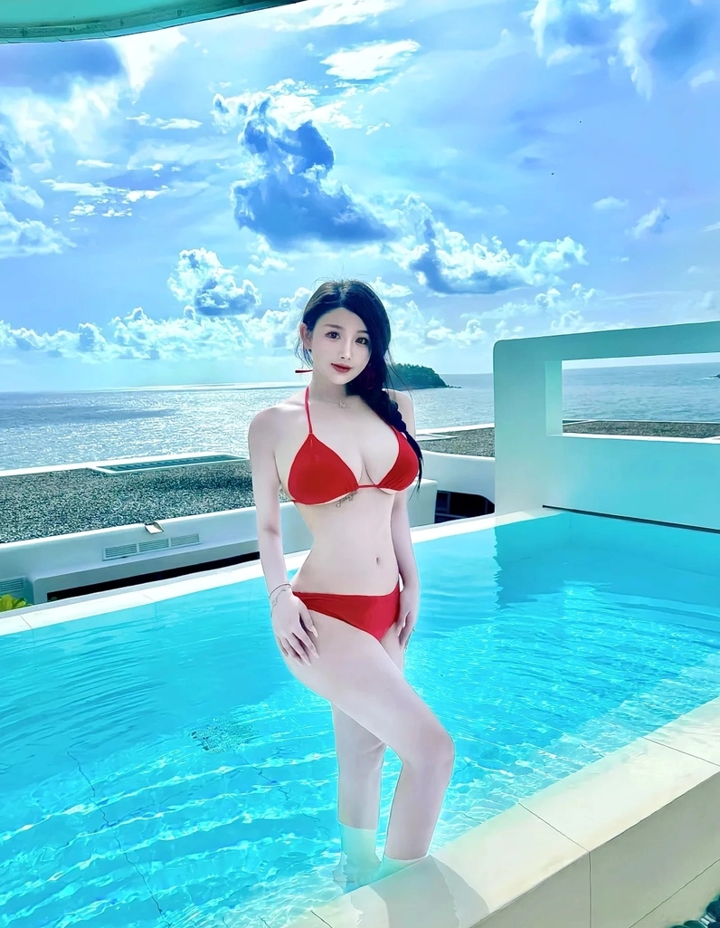 Gái xinh mặc bikini đáng yêu tạo dáng chụp ảnh cực kỳ dễ thương