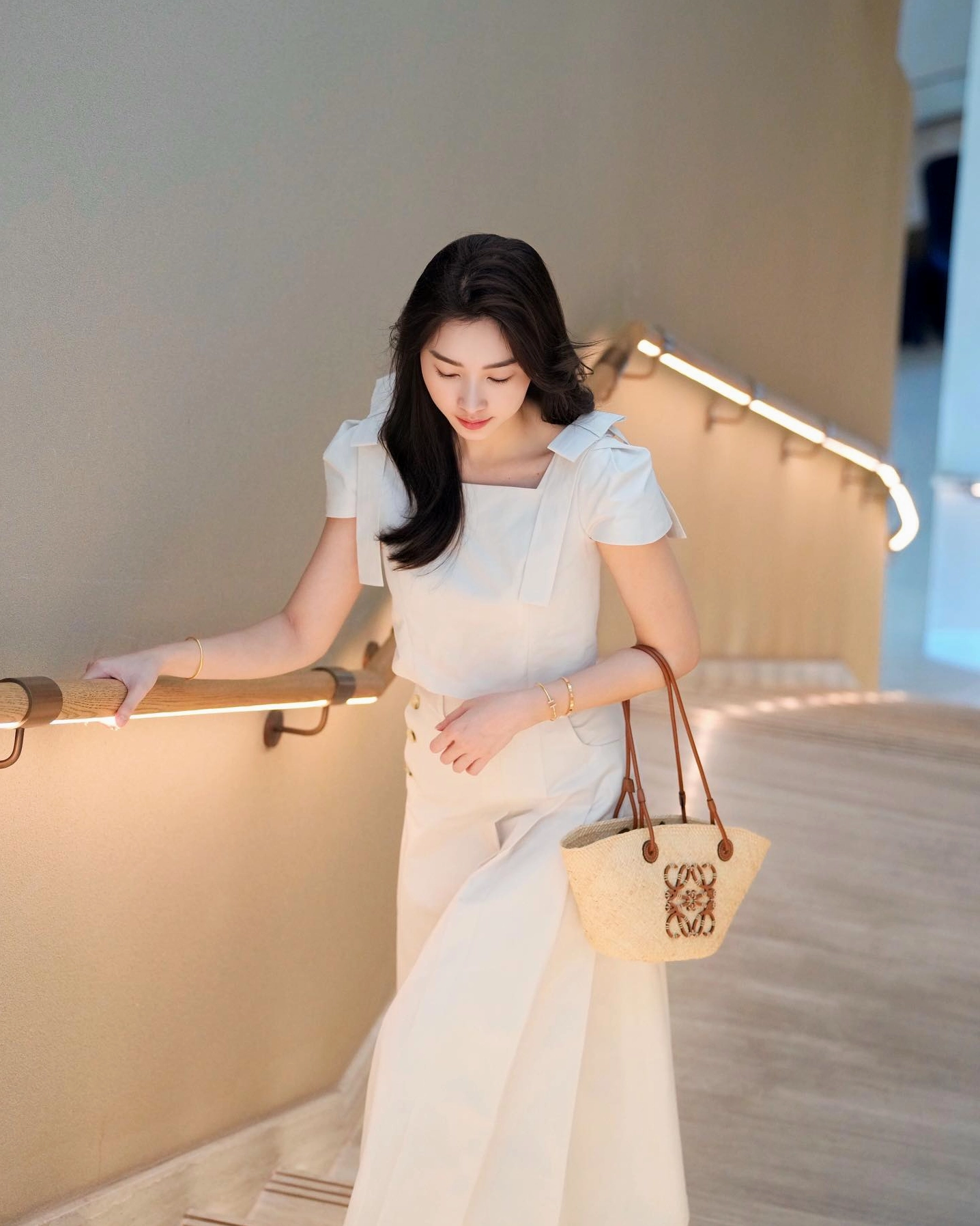 Gái xinh mặc váy dài hoa nhí điệu đà toát lên vẻ đẹp trong veo